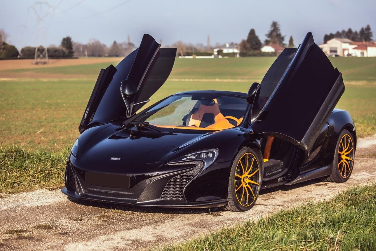 McLaren 650S Spider MSO — 650 ch, carbone et Agrigan Black – Photo 1
