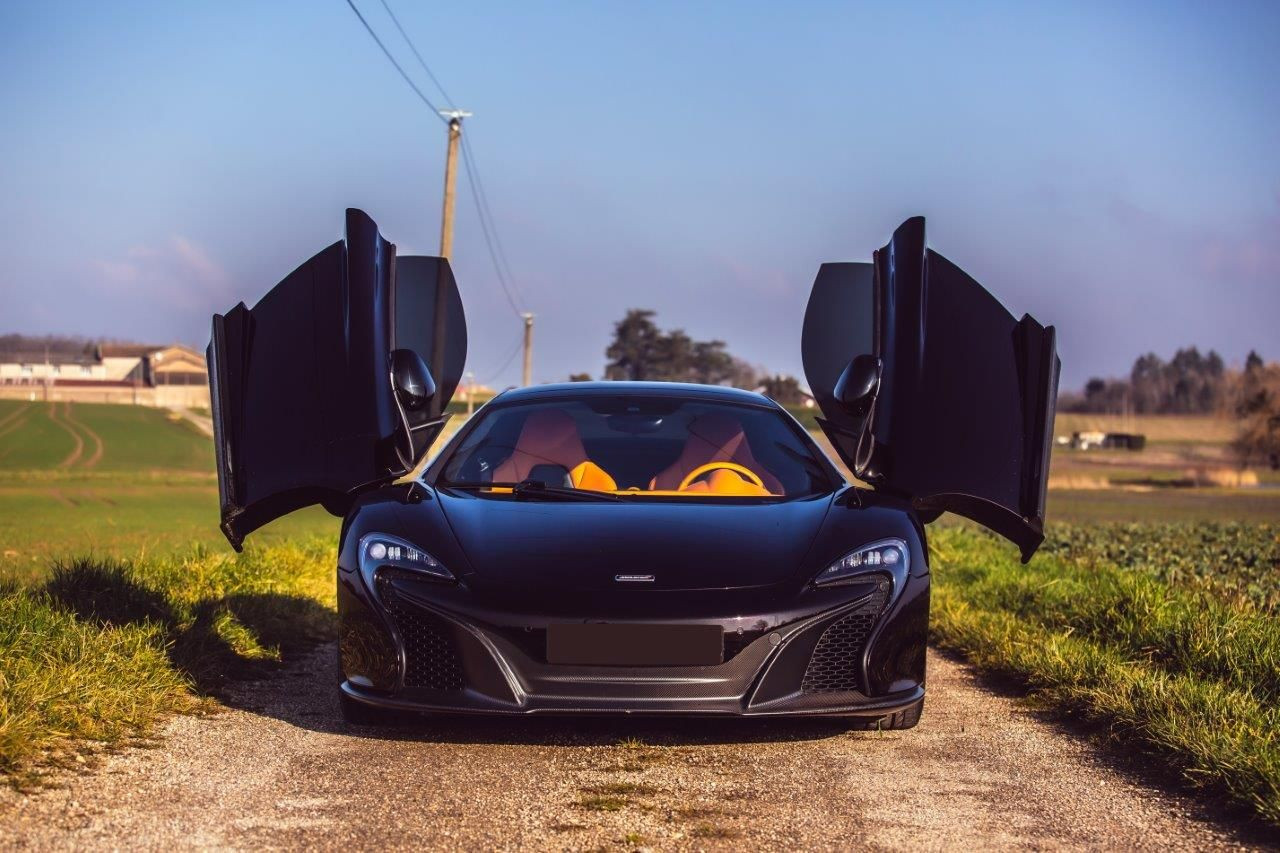 McLaren 650S Spider MSO — 650 ch, carbone et Agrigan Black – Photo 2