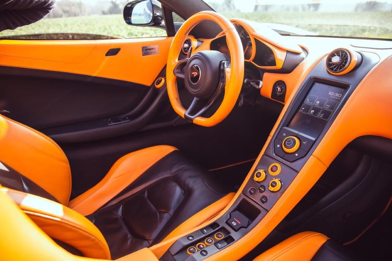 McLaren 650S Spider MSO — 650 ch, carbone et Agrigan Black – Photo 11