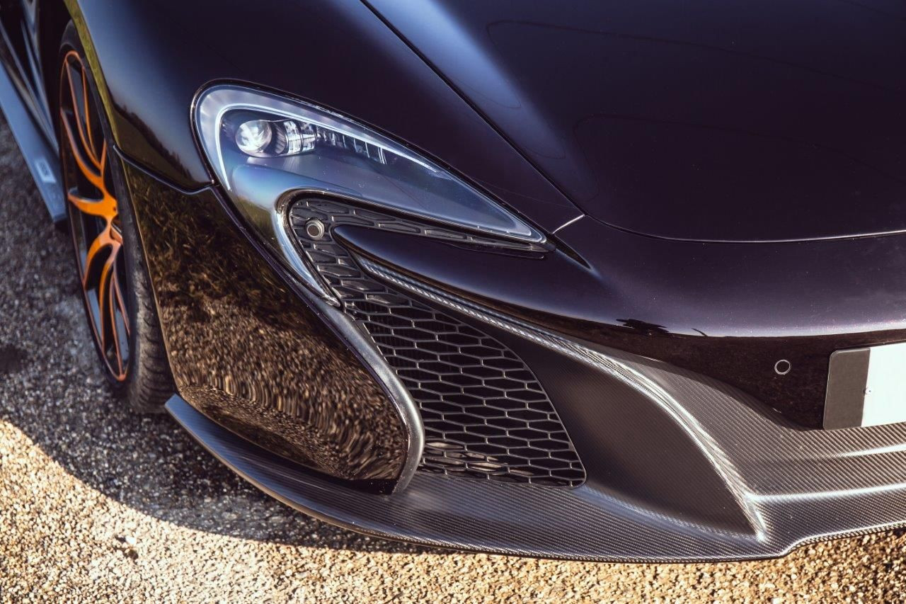 McLaren 650S Spider MSO — 650 ch, carbone et Agrigan Black – Photo 14