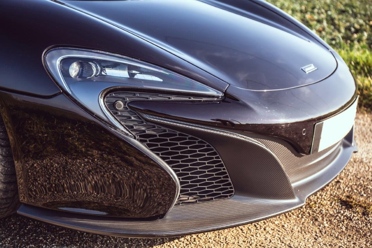 McLaren 650S Spider MSO — 650 ch, carbone et Agrigan Black – Photo 17