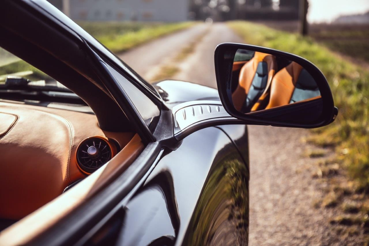 McLaren 650S Spider MSO — 650 ch, carbone et Agrigan Black – Photo 21