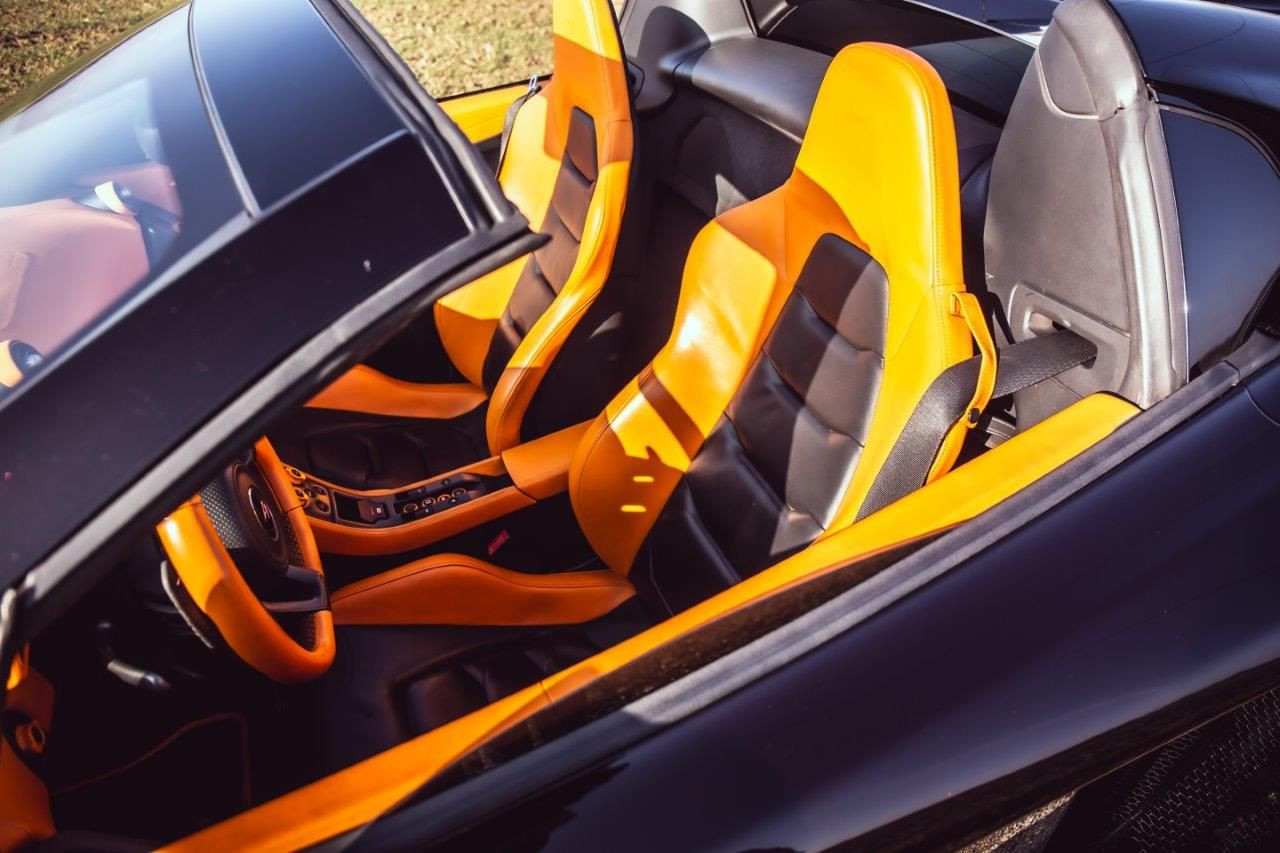 McLaren 650S Spider MSO — 650 ch, carbone et Agrigan Black – Photo 22