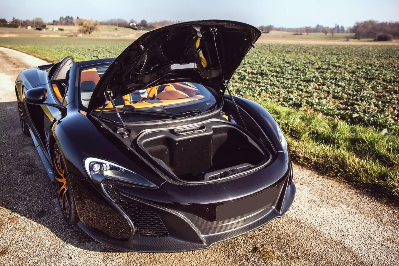 McLaren 650S Spider MSO — 650 ch, carbone et Agrigan Black – Photo 23