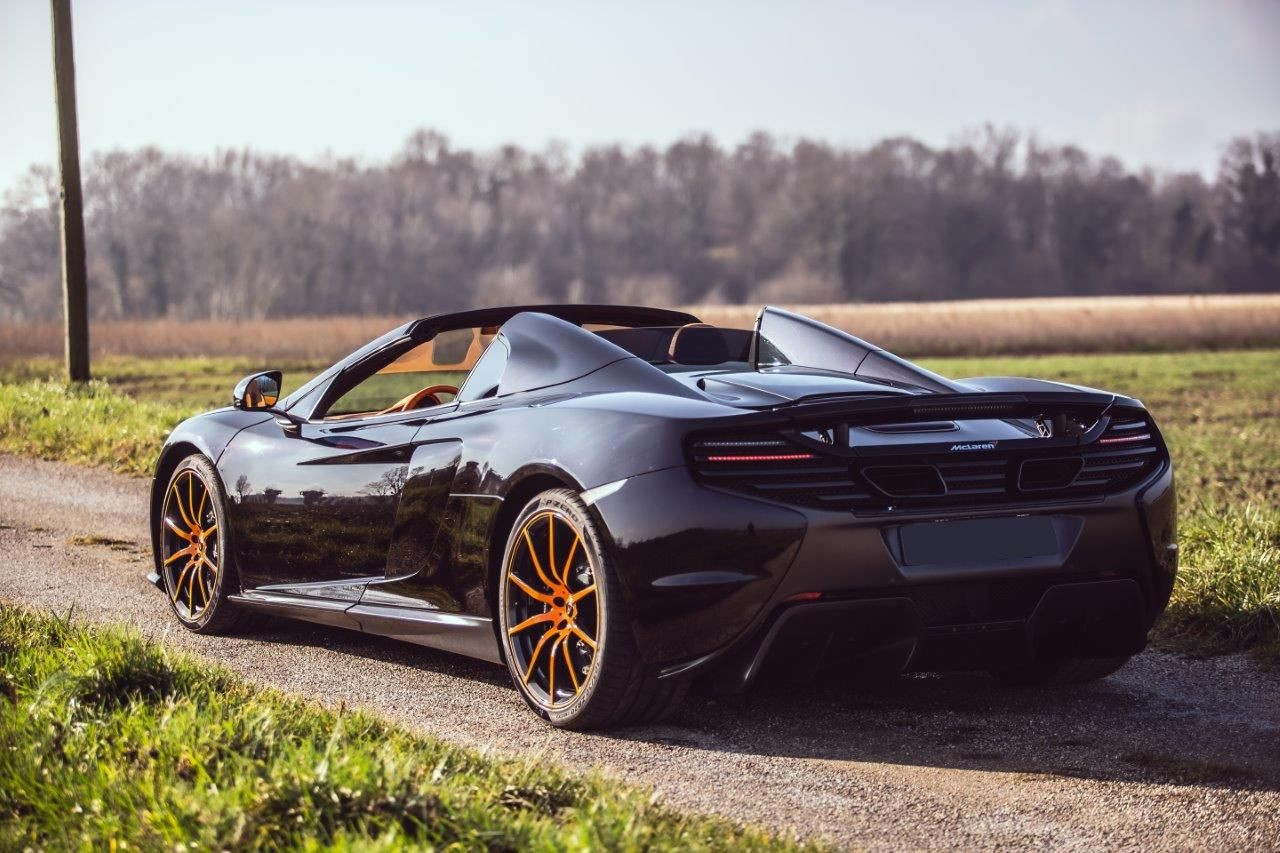 McLaren 650S Spider MSO — 650 ch, carbone et Agrigan Black – Photo 4