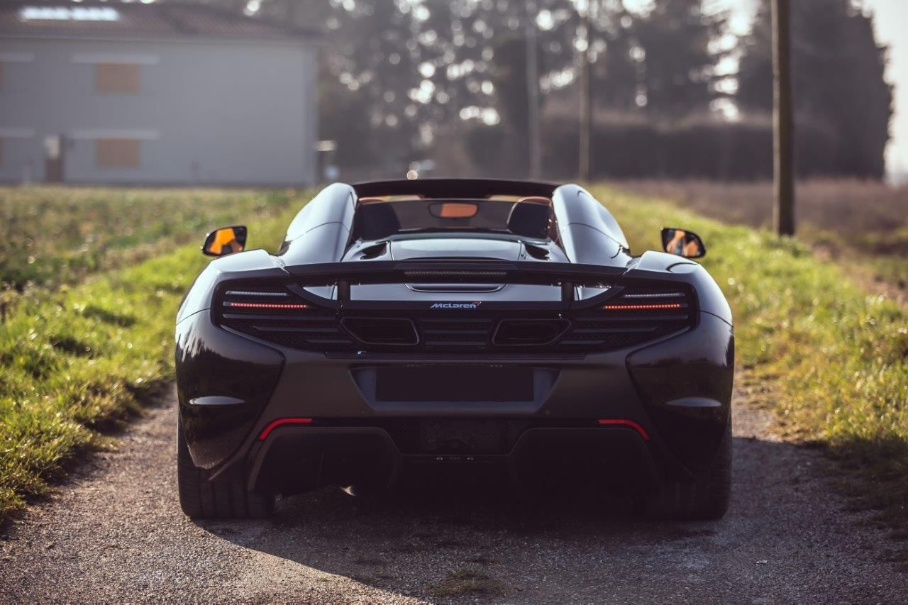 McLaren 650S Spider MSO — 650 ch, carbone et Agrigan Black – Photo 5