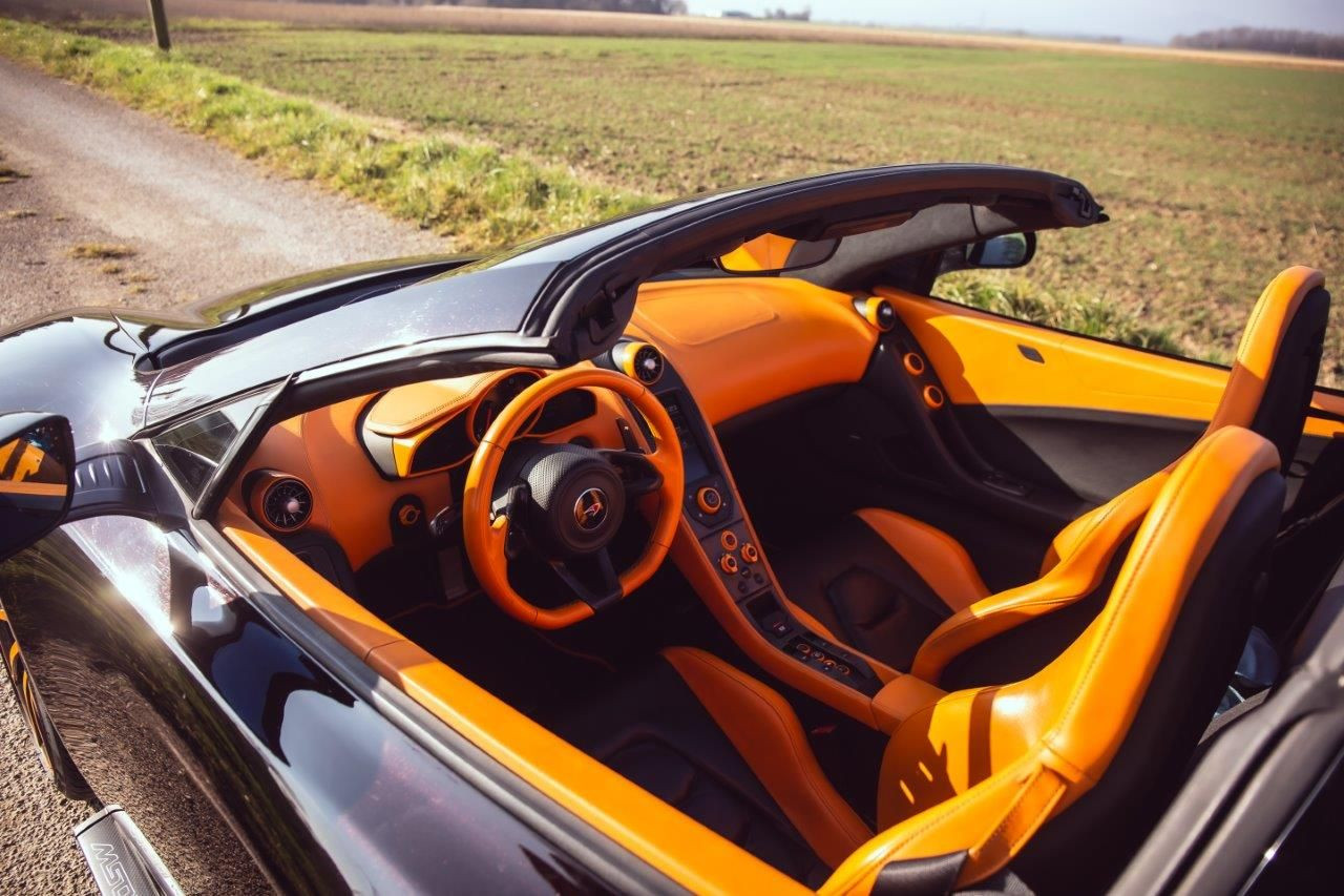 McLaren 650S Spider MSO — 650 ch, carbone et Agrigan Black – Photo 9