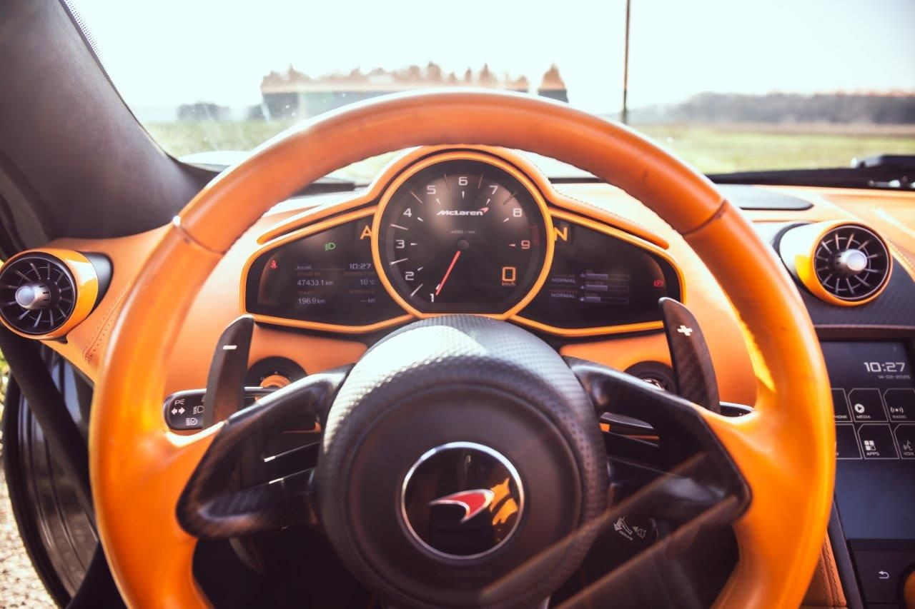 McLaren 650S Spider MSO — 650 ch, carbone et Agrigan Black – Photo 10