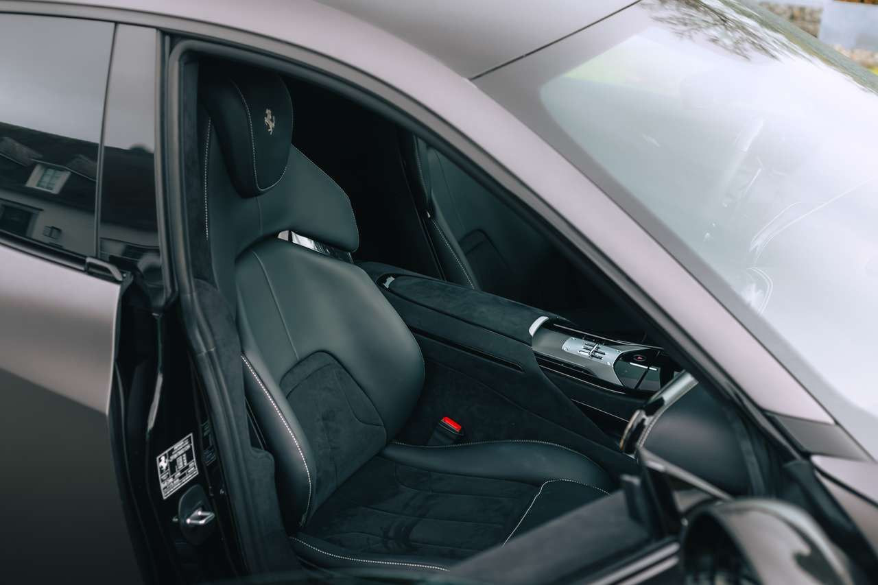 Ferrari Purosangue – V12 atmosphérique, carrosserie Grigio mat – Photo 15