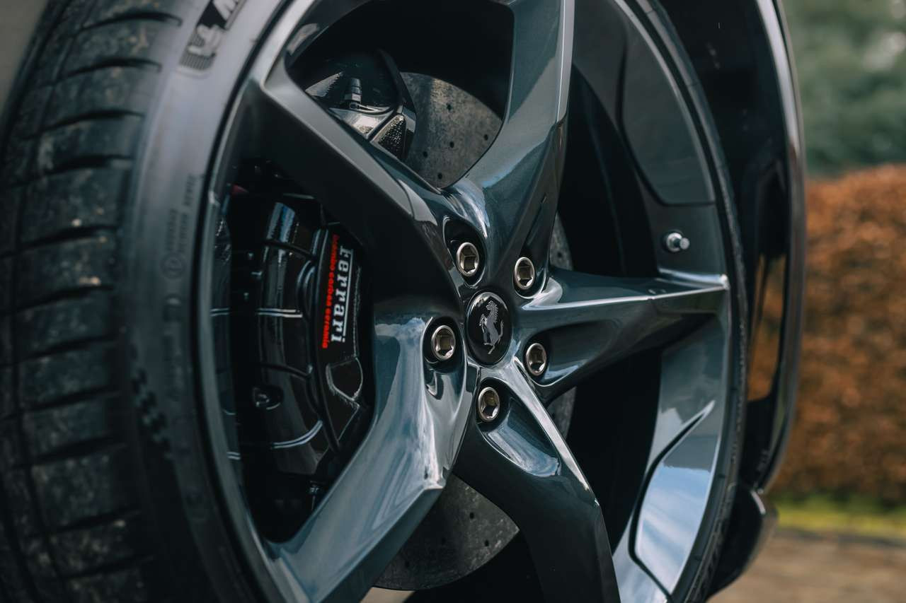 Ferrari Purosangue – V12 atmosphérique, carrosserie Grigio mat – Photo 19